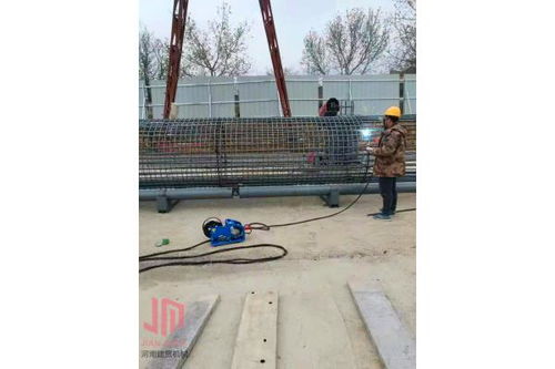 鋼筋籠盤絲機(jī)全自動滾焊機(jī)在電桿生產(chǎn)中的應(yīng)用與優(yōu)勢